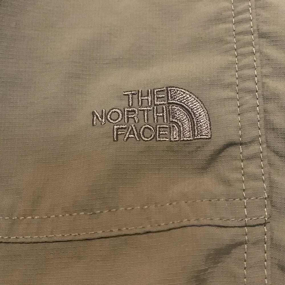 The North Face Olive Green Capri Pants
Excellent Used Condition Sz 4 - Picture 3 of 8